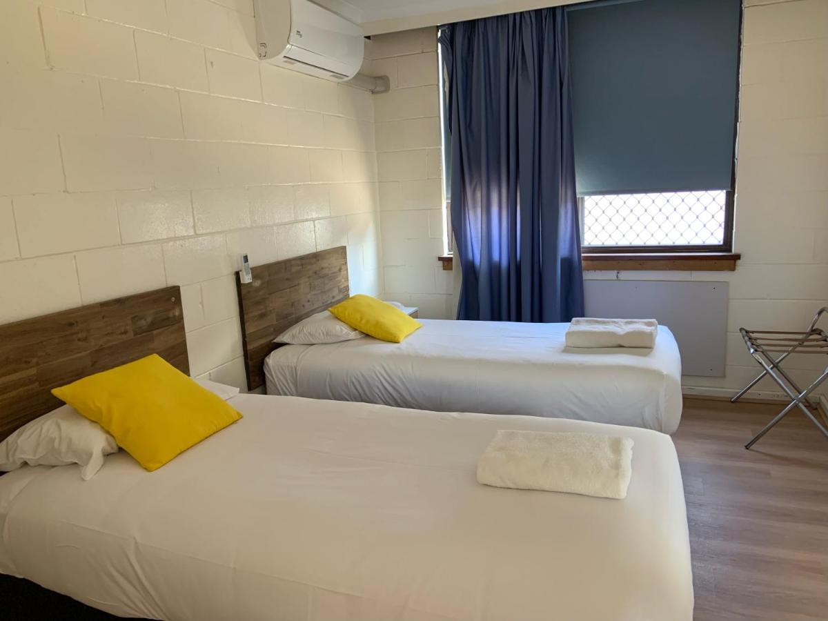 Plainsman Motel Forbes Exteriér fotografie