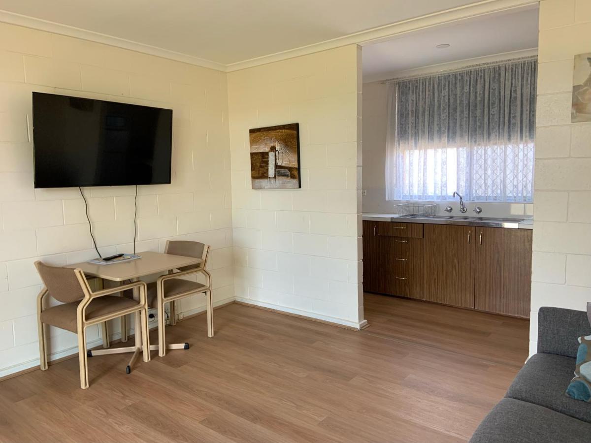 Plainsman Motel Forbes Exteriér fotografie